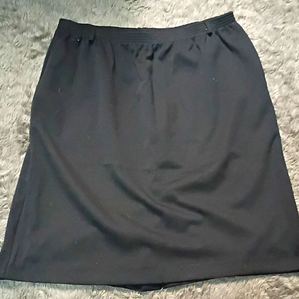 Alfred Dunner Women's Black Solid Straight Pencil Knee Skirt 24W Elastic Waist